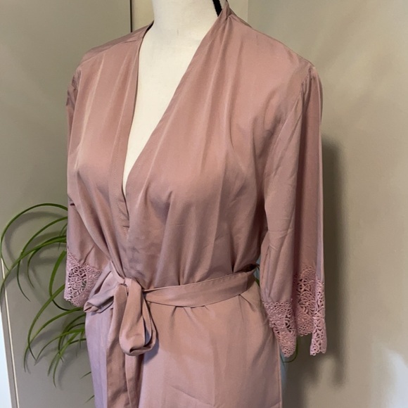 Dusty Rose/Mauve Robe with Lace Detail - Picture 3 of 5